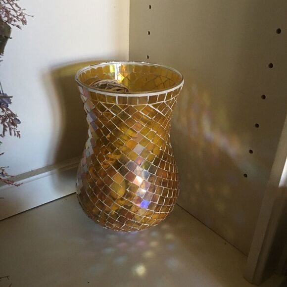 YELLOW TILE Motif Vase! - Picture 2 of 3